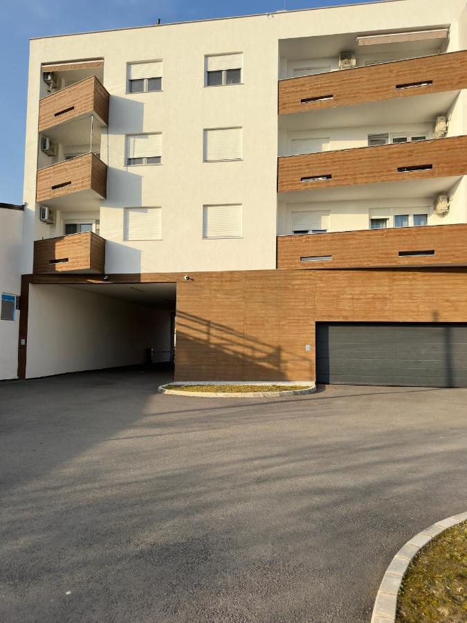 City Rent 1 Osijek Luaran gambar